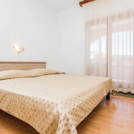 Apartment 1 Bedroom Stunning In